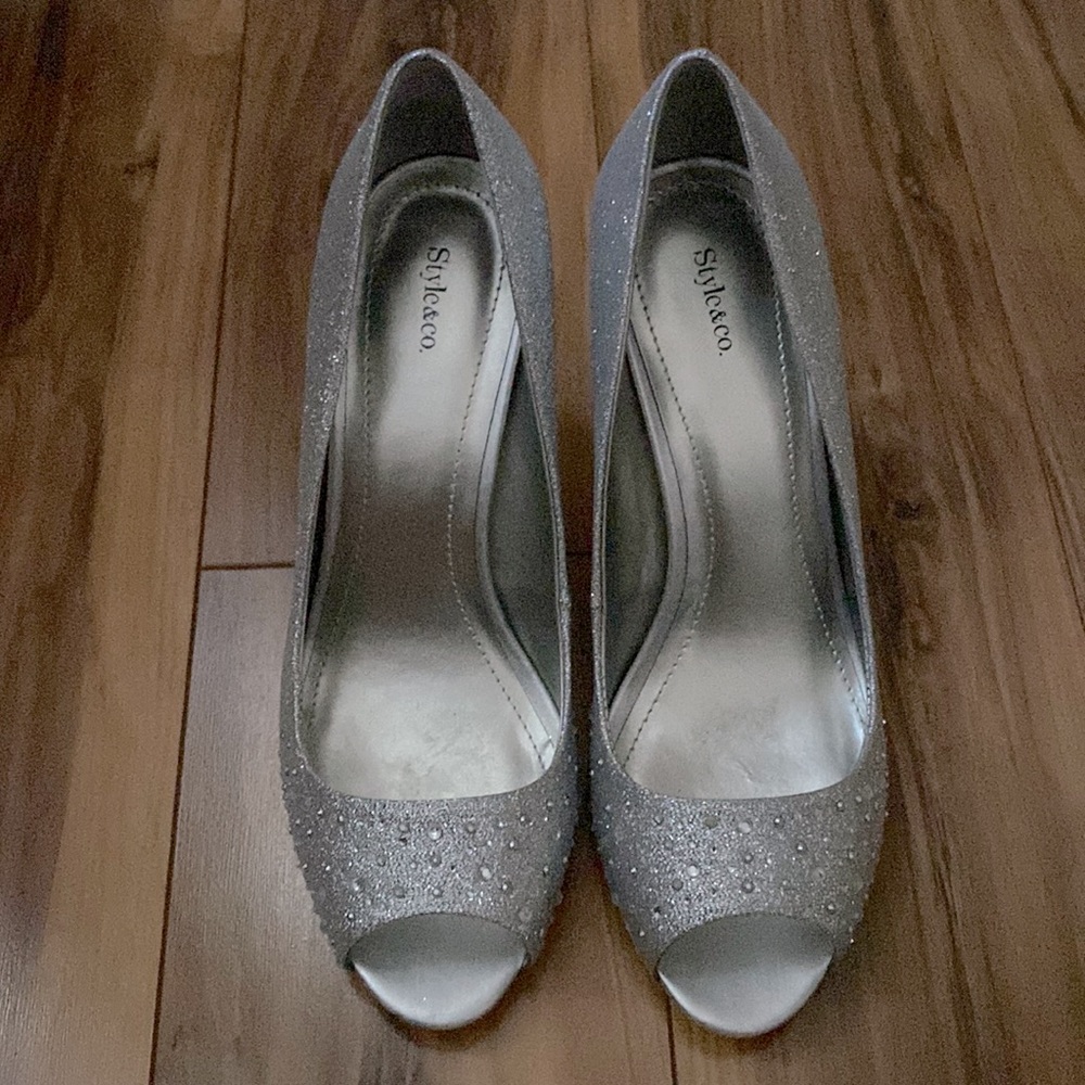 Style & Co Women Peep Toe Heels Size 8W
